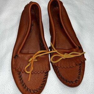 Minnetonka Rich Brown Leather Footwear size 8.5 hard soled vguc old money
